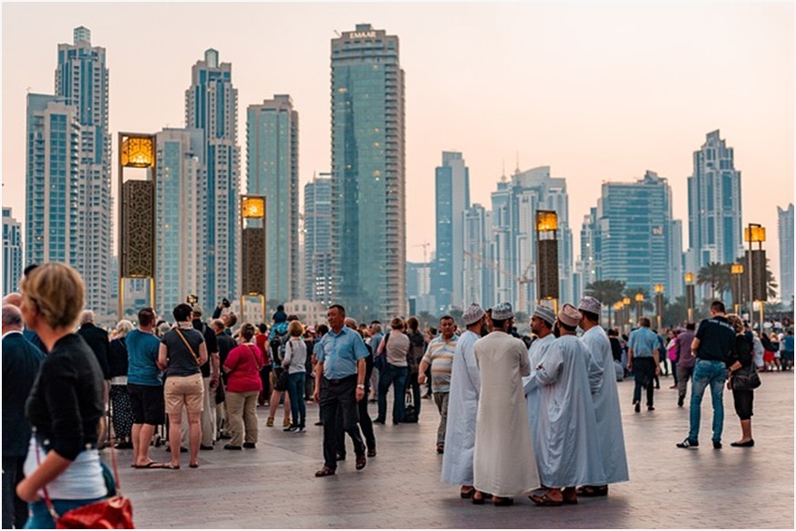 Navigating the UAE: A Guide to Understanding the Local Laws and Customs for Visitors